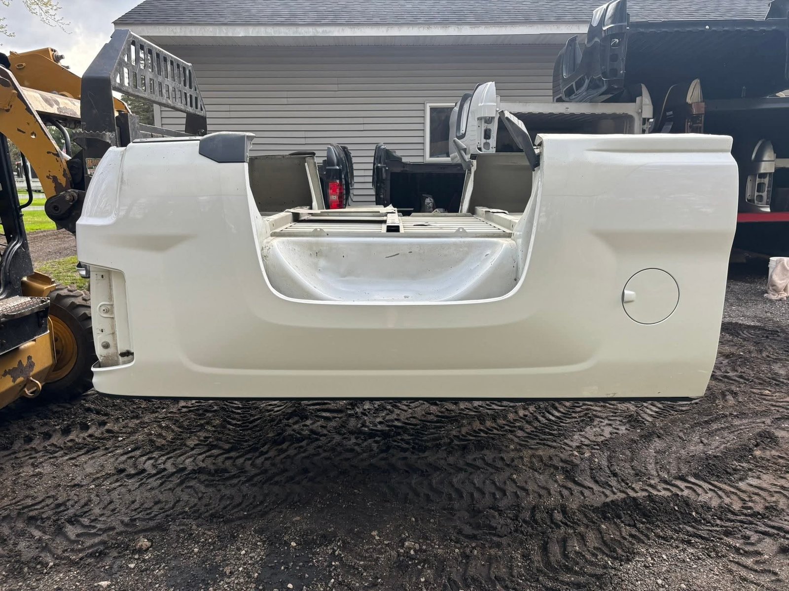 2014-2019 Chevy 6.6’ bed - Image 3