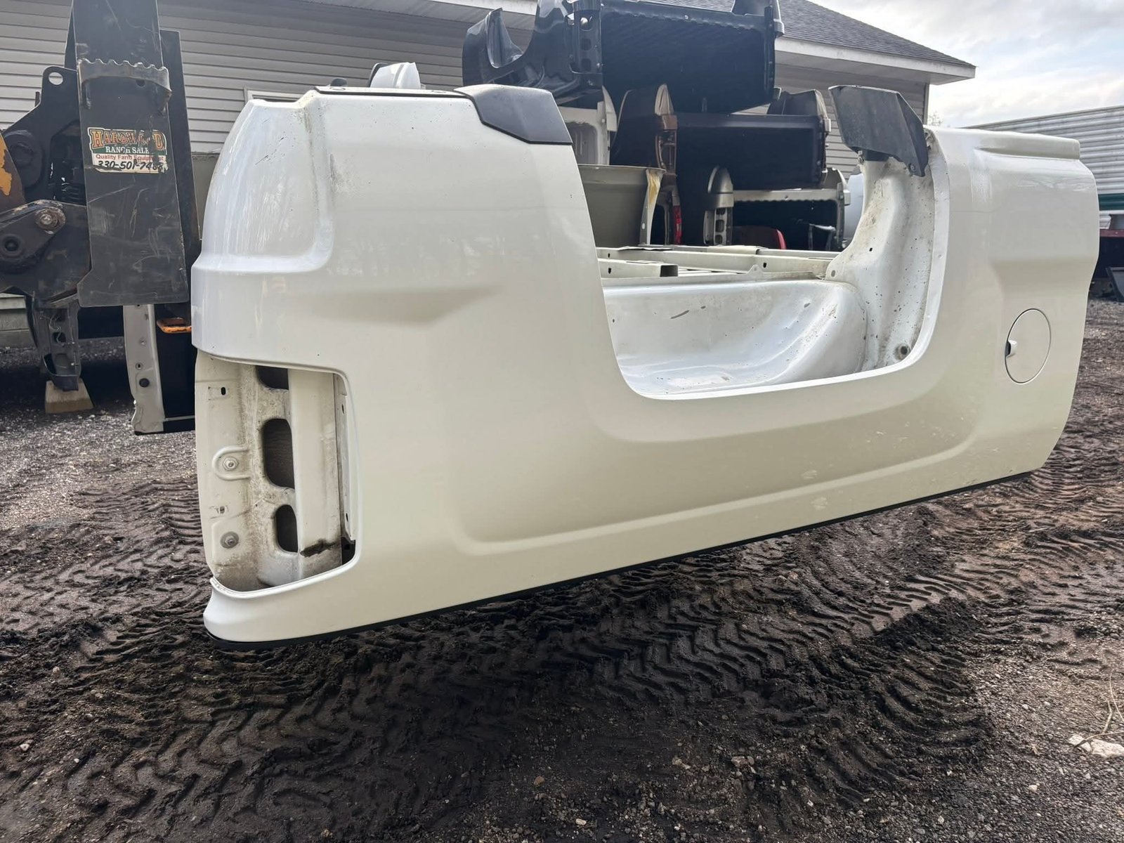 2014-2019 Chevy 6.6’ bed - Image 2