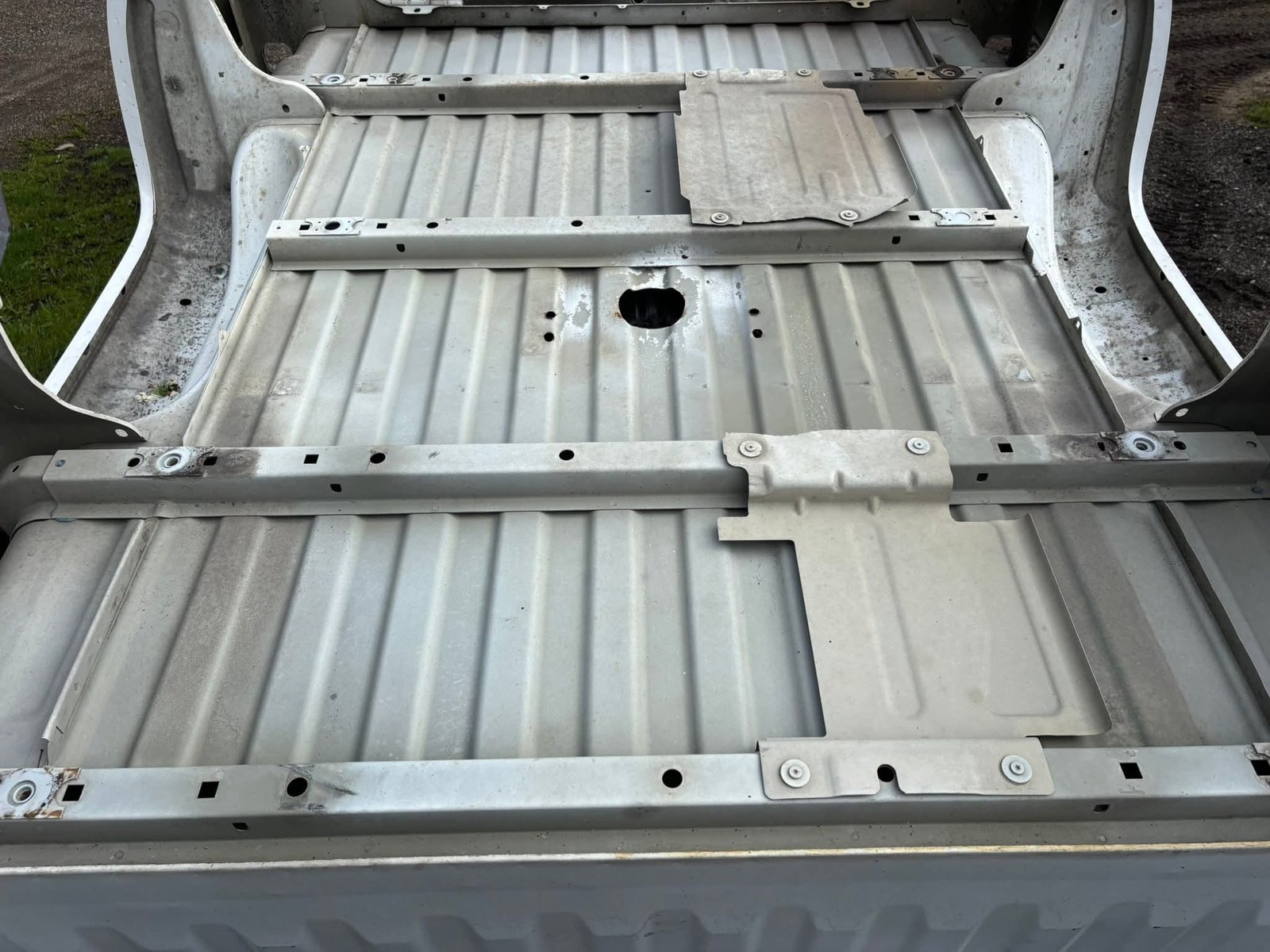 2014-2019 Chevy 6.6’ bed - Image 7