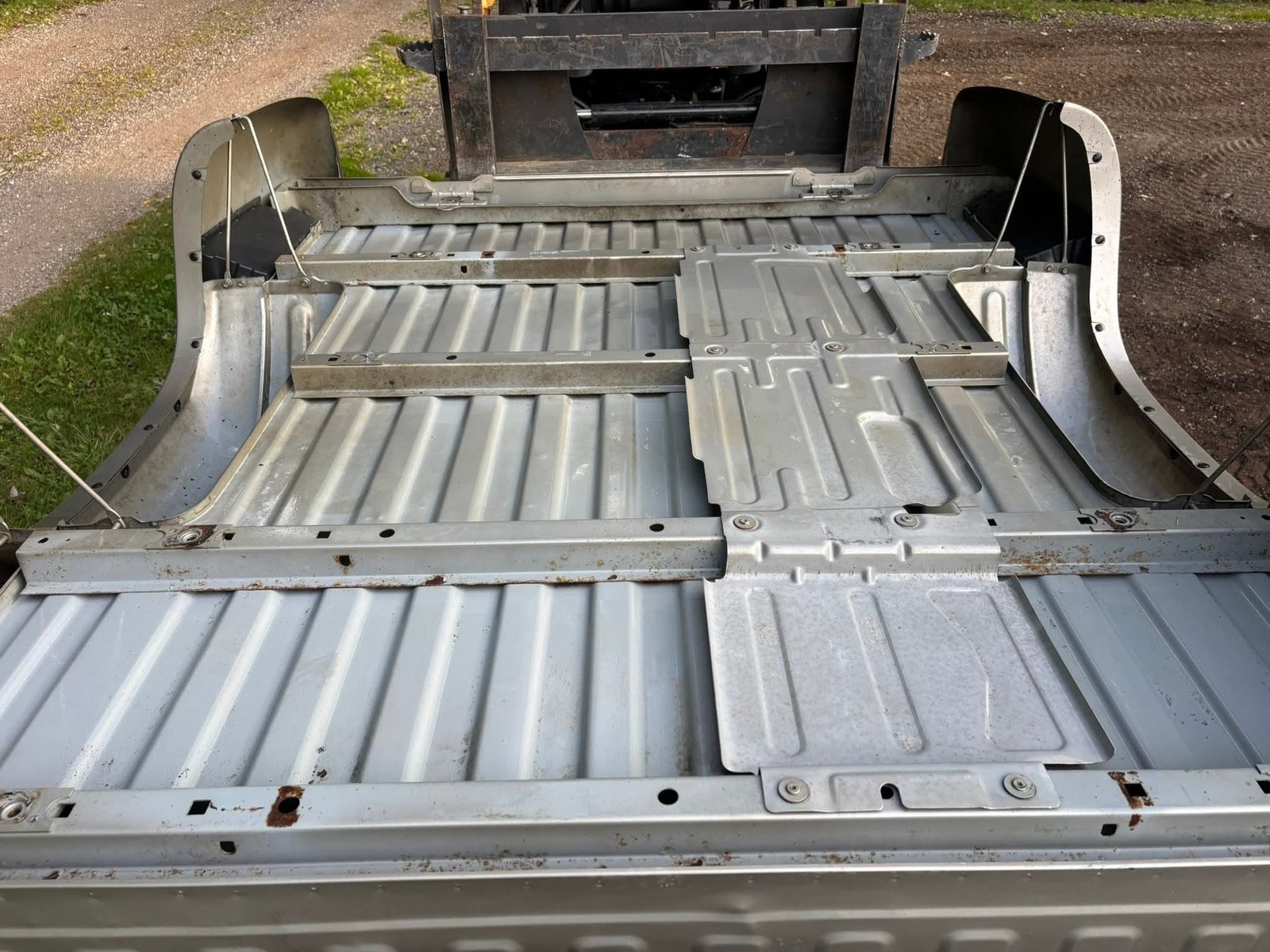 1999-2007 GM 6.6’ bed - Image 7