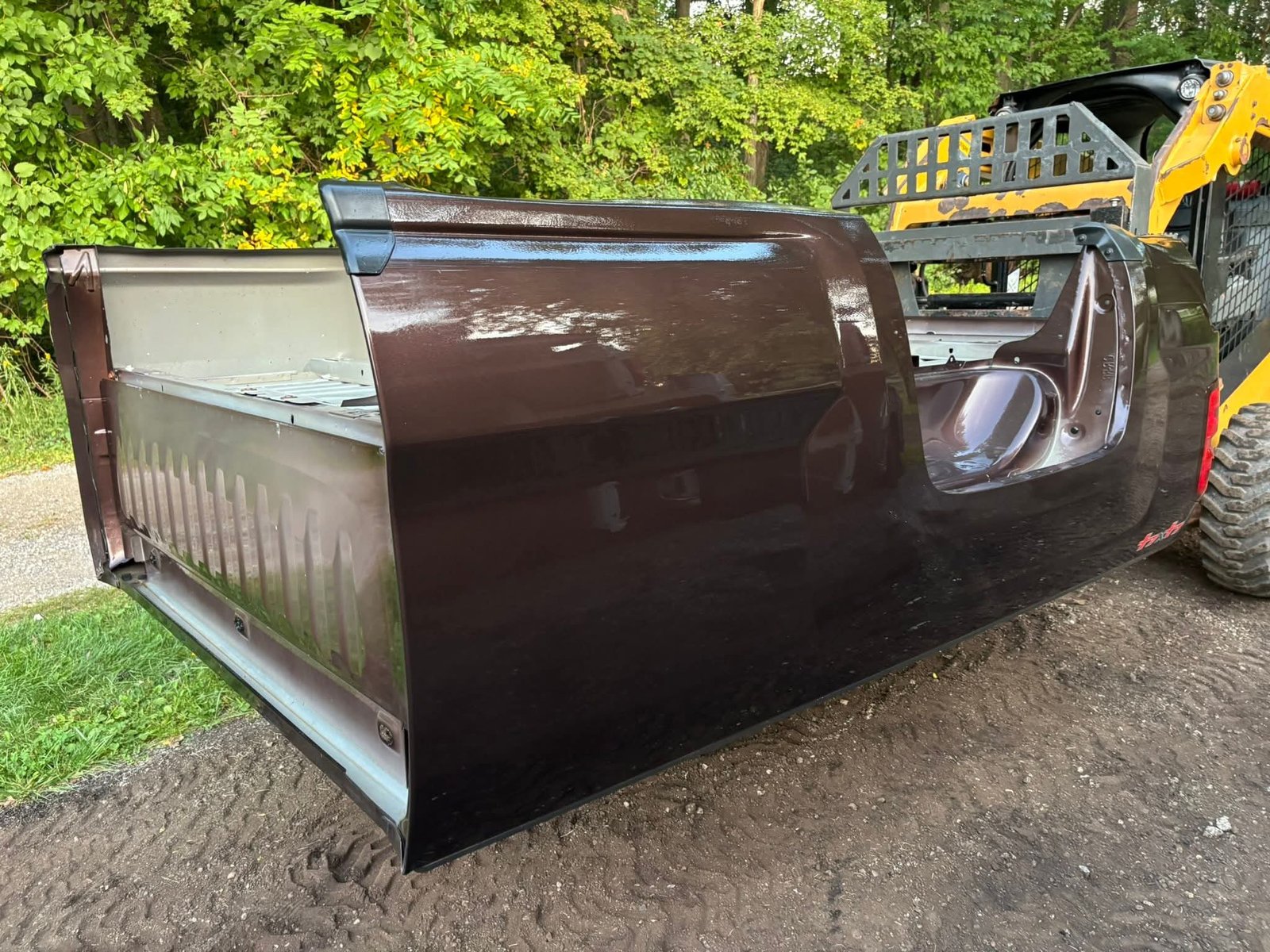 New take off 2014-2019 Chevy 8’ bed - Image 4