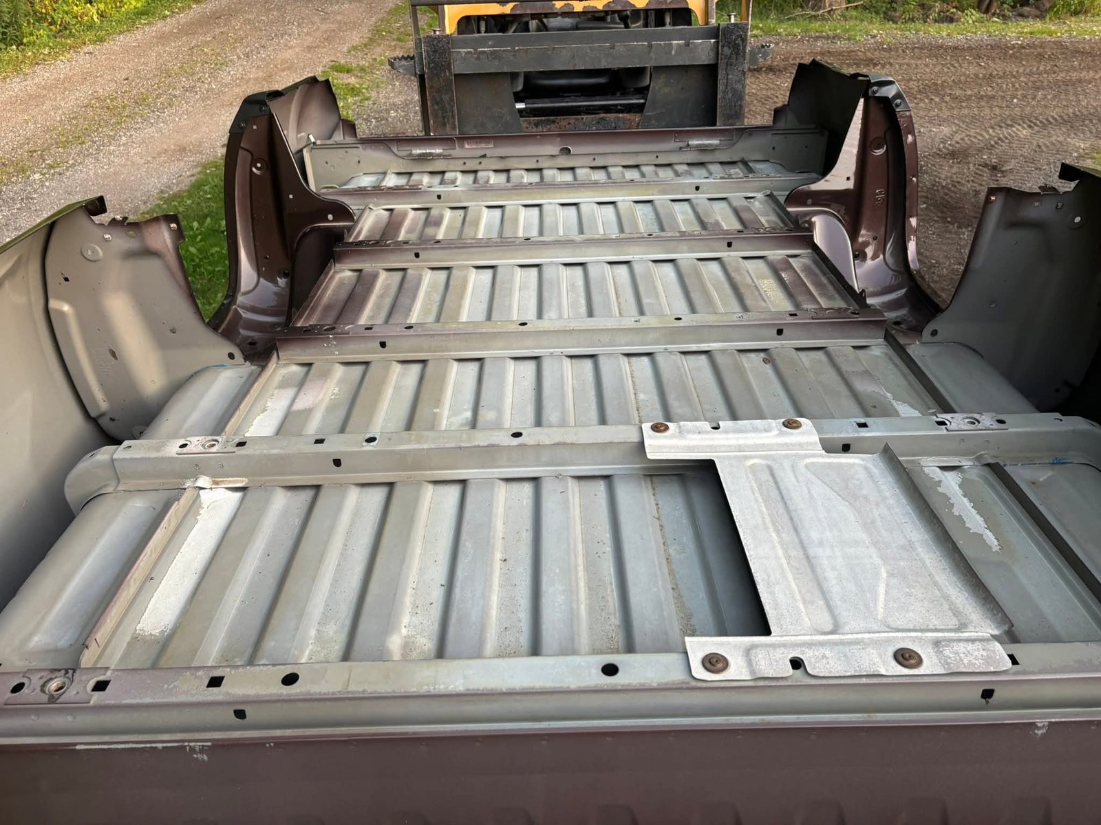 New take off 2014-2019 Chevy 8’ bed - Image 8