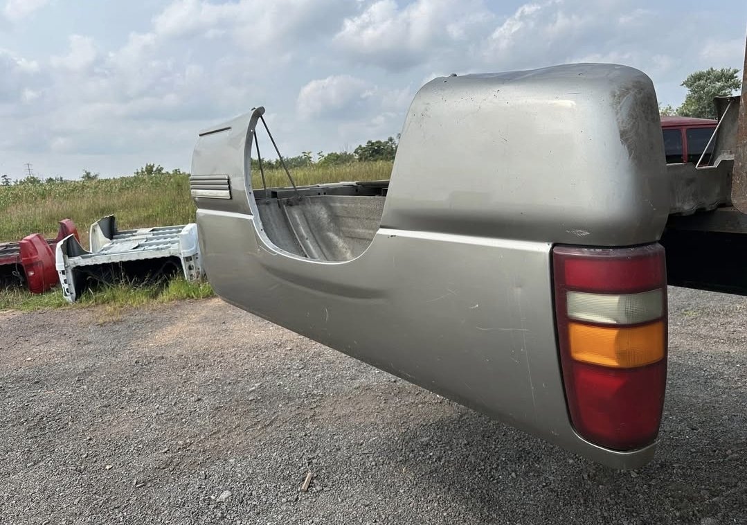 Rust free 99-06 Chevy/gmc 6.5ft bed - Image 7