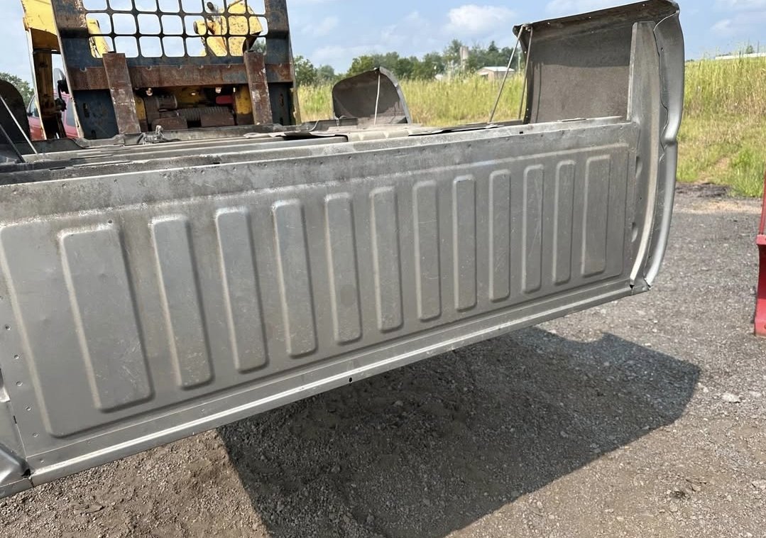 Rust free 99-06 Chevy/gmc 6.5ft bed - Image 8