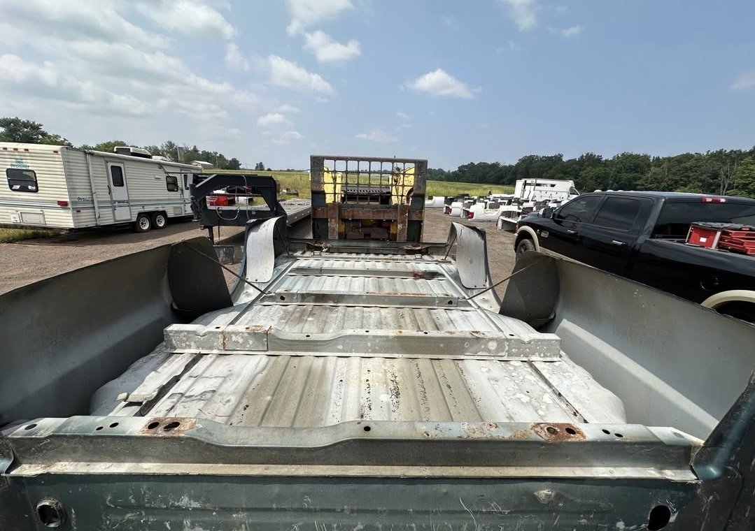 99-10 ford superduty 8ft bed - Image 9