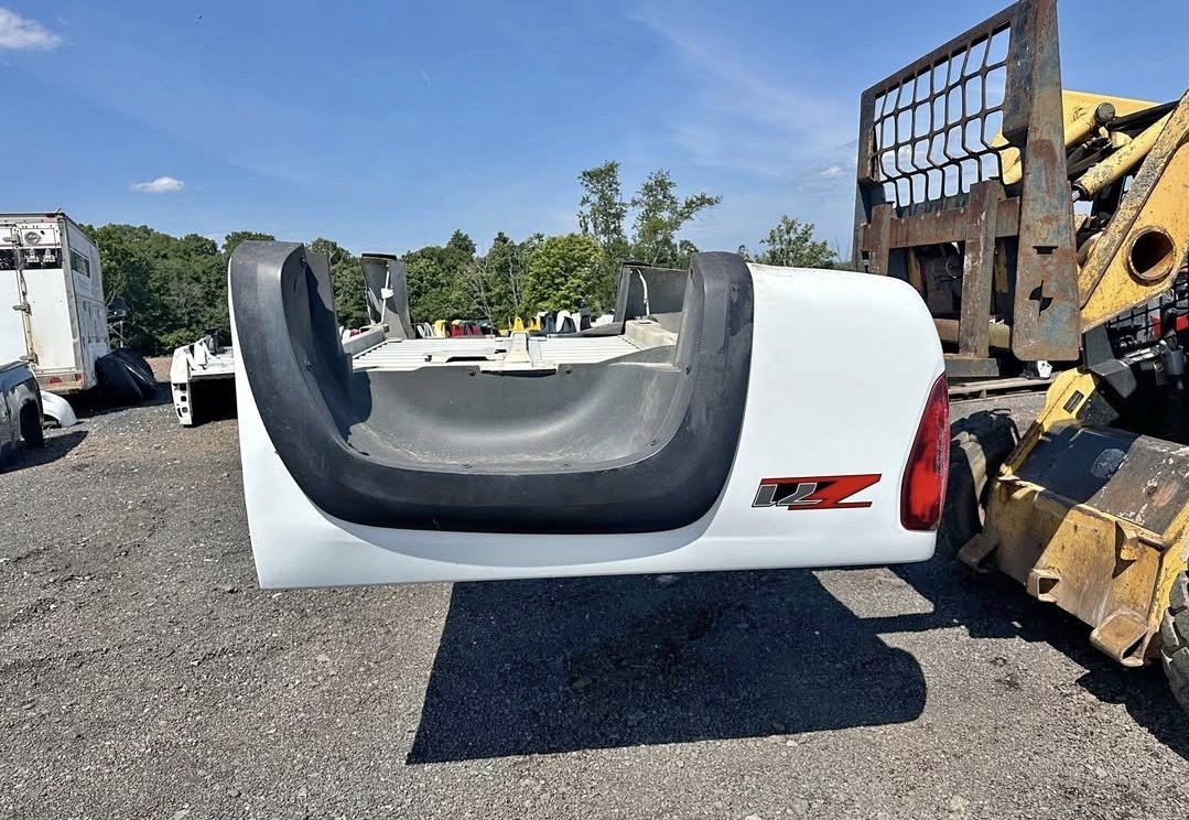 Rust free 04-12 Chevy Colorado extra short bed - Image 2