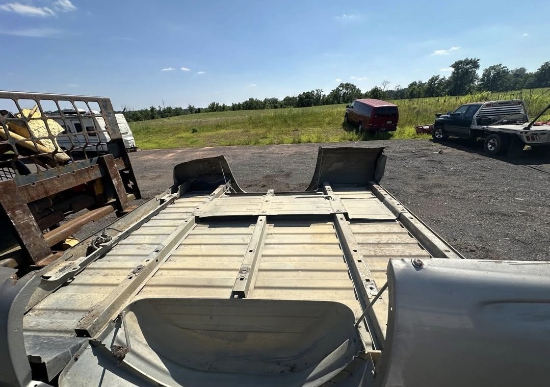 Rust free 99-06 Chevy/gmc 6.5ft bed - Image 9