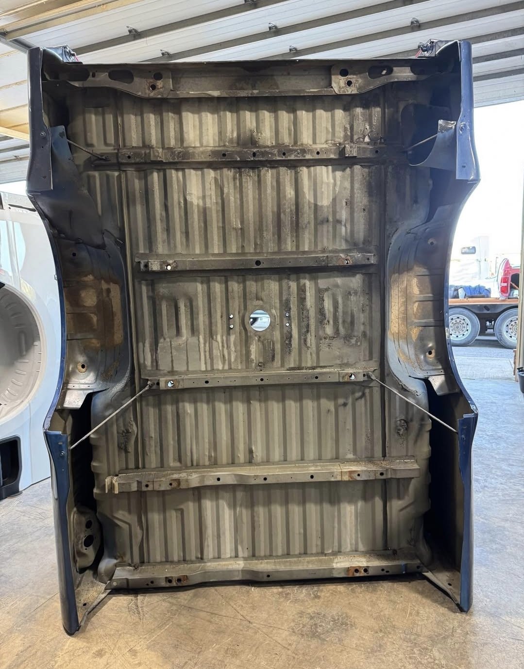 2014 F350 8ft truck bed - Image 9
