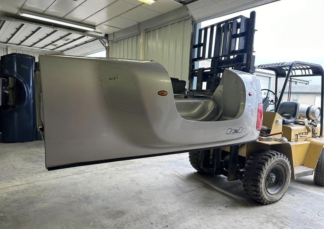 2012 Chevrolet GMC 8ft Dually Bed - Image 6