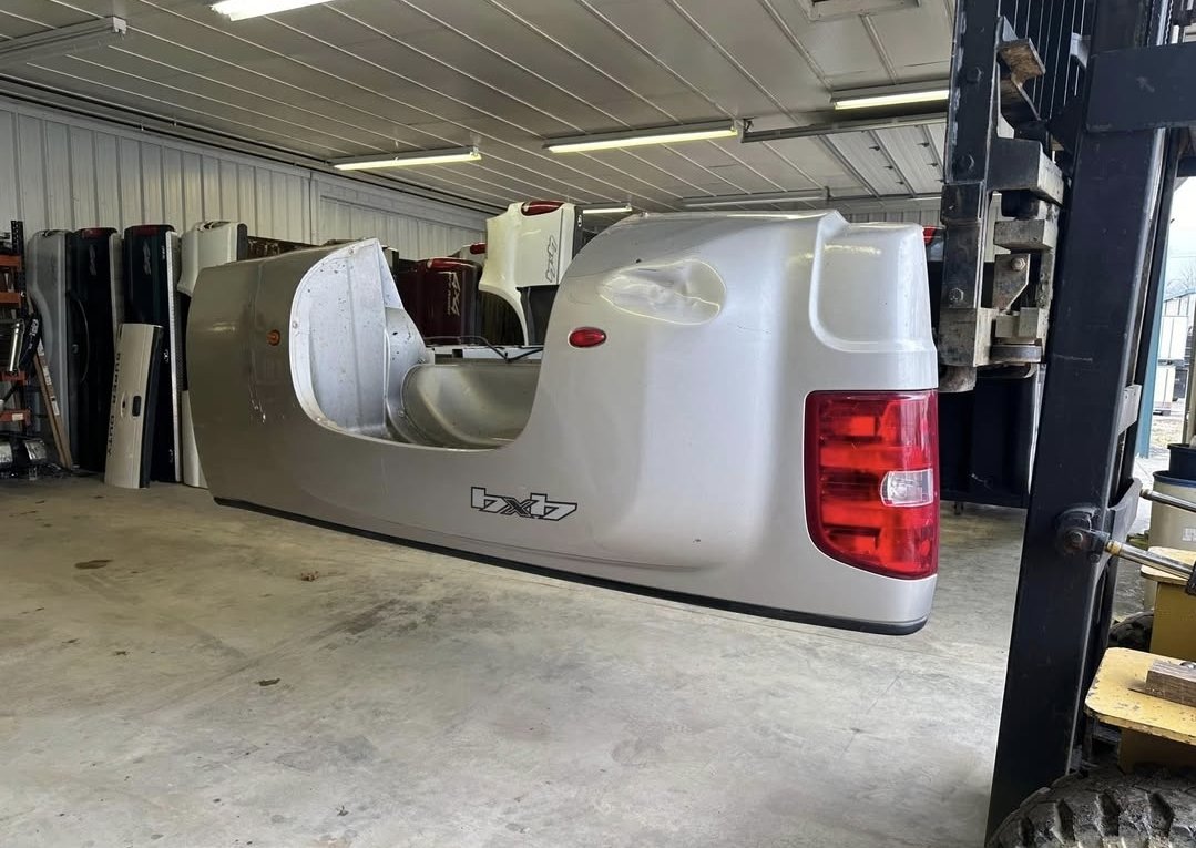 2012 Chevrolet GMC 8ft Dually Bed - Image 7