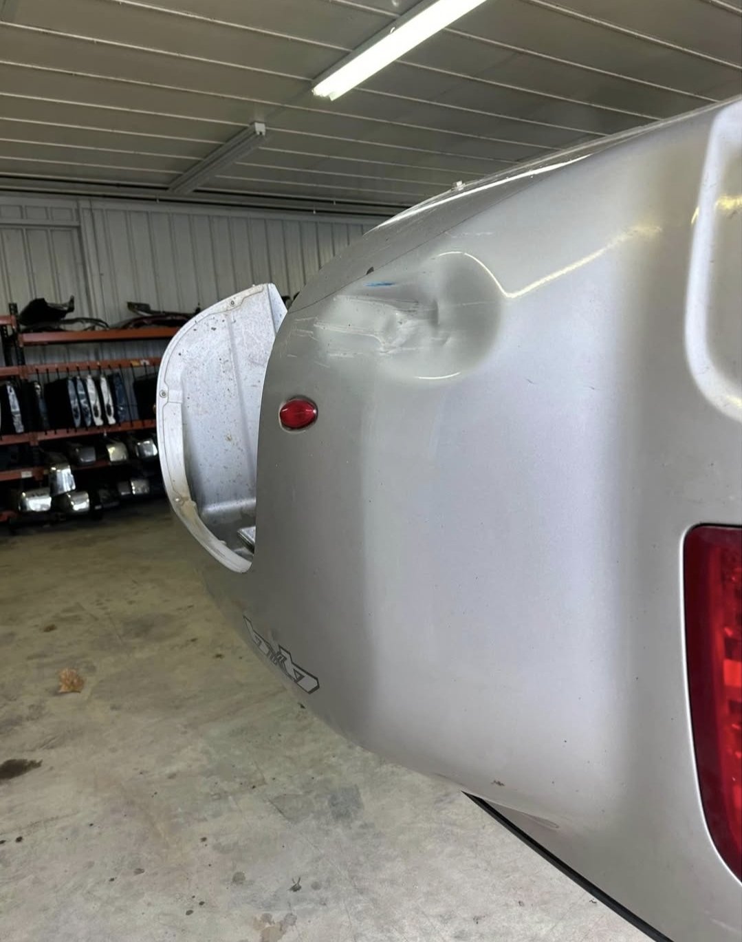 2012 Chevrolet GMC 8ft Dually Bed - Image 9
