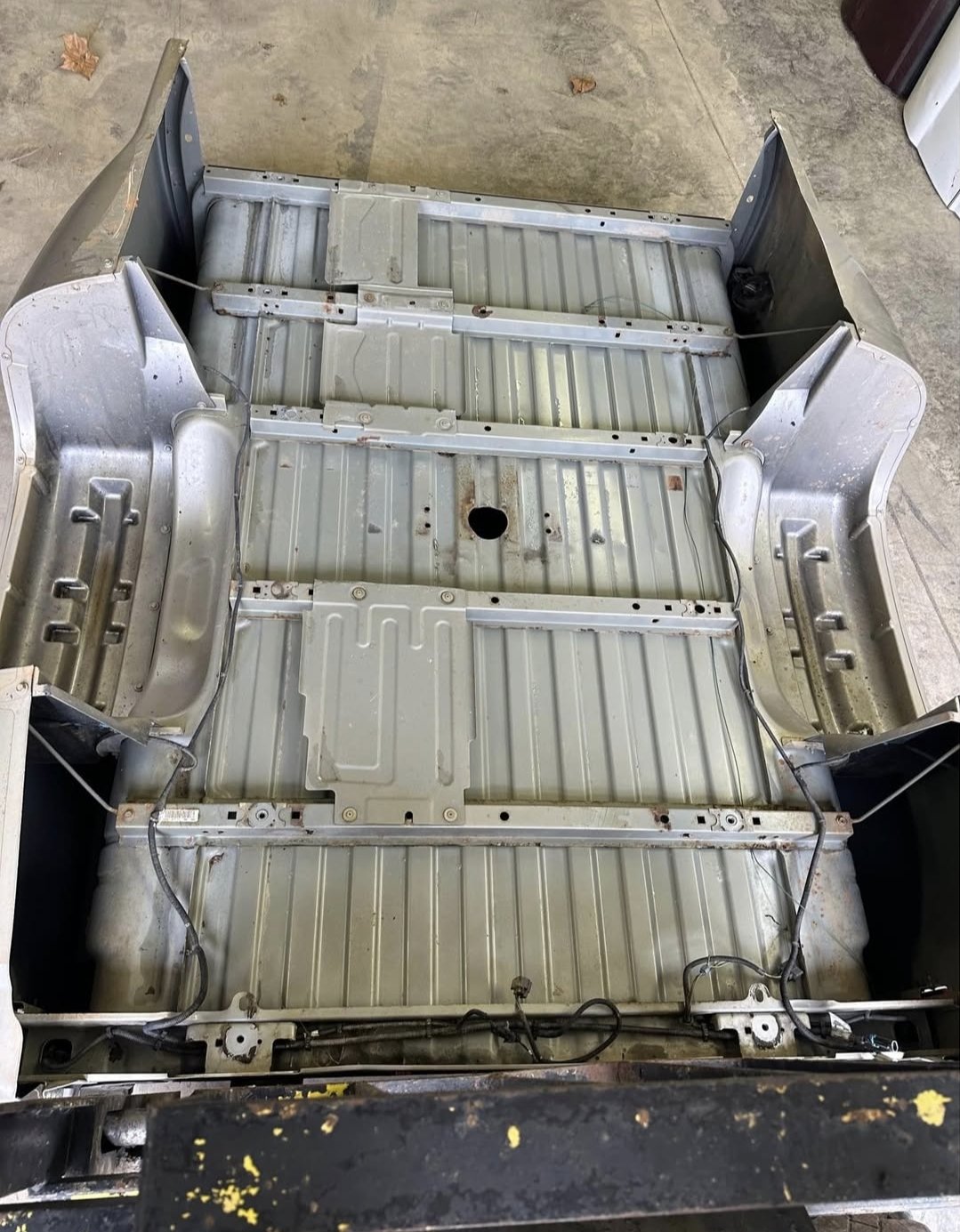 2012 Chevrolet GMC 8ft Dually Bed - Image 10