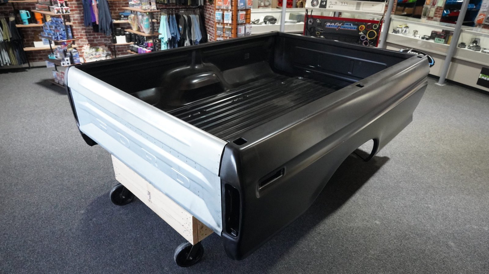 1977-1979 Ford F-Series Long Bed Assembly with OEM Tooling Tailgate - New - Image 2
