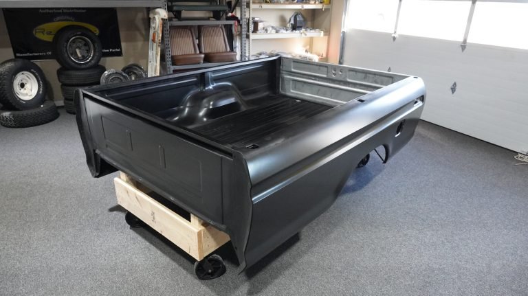 1977-1979 Ford F-Series Long Bed Assembly with OEM Tooling Tailgate - New - Image 4