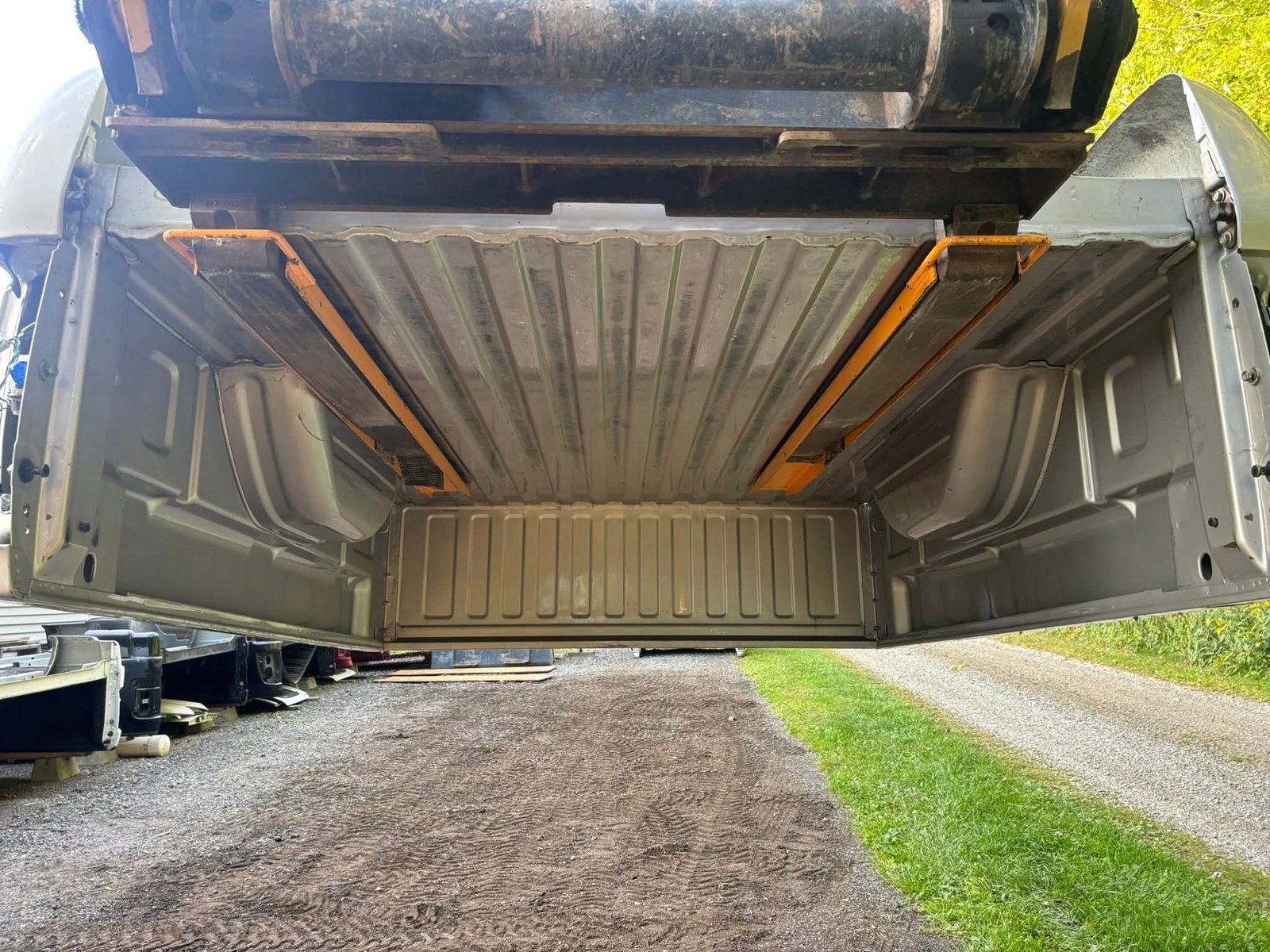 1999-2007 GM 6.6’ bed - Image 8