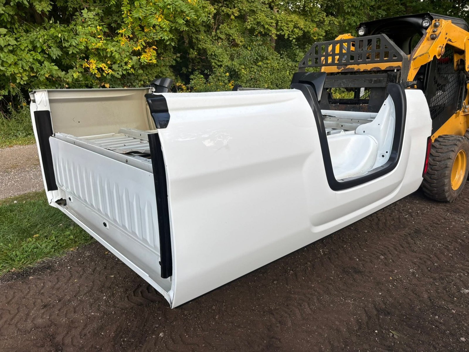 New take off 2014-2019 GMC 8’ bed - Image 3
