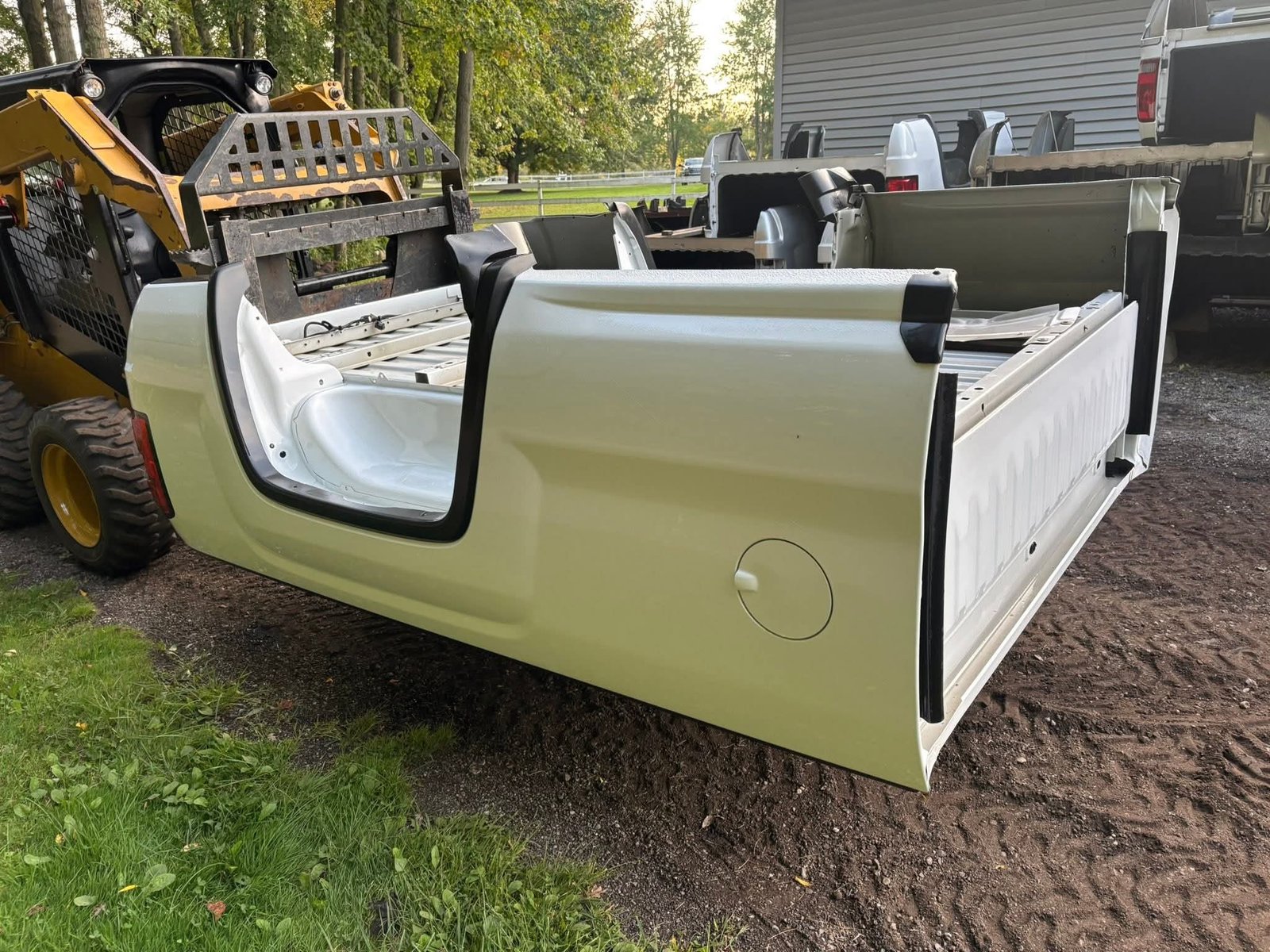 New take off 2014-2019 GMC 8’ bed - Image 5