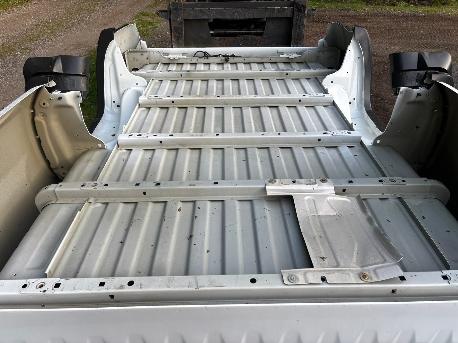 New take off 2014-2019 GMC 8’ bed - Image 7