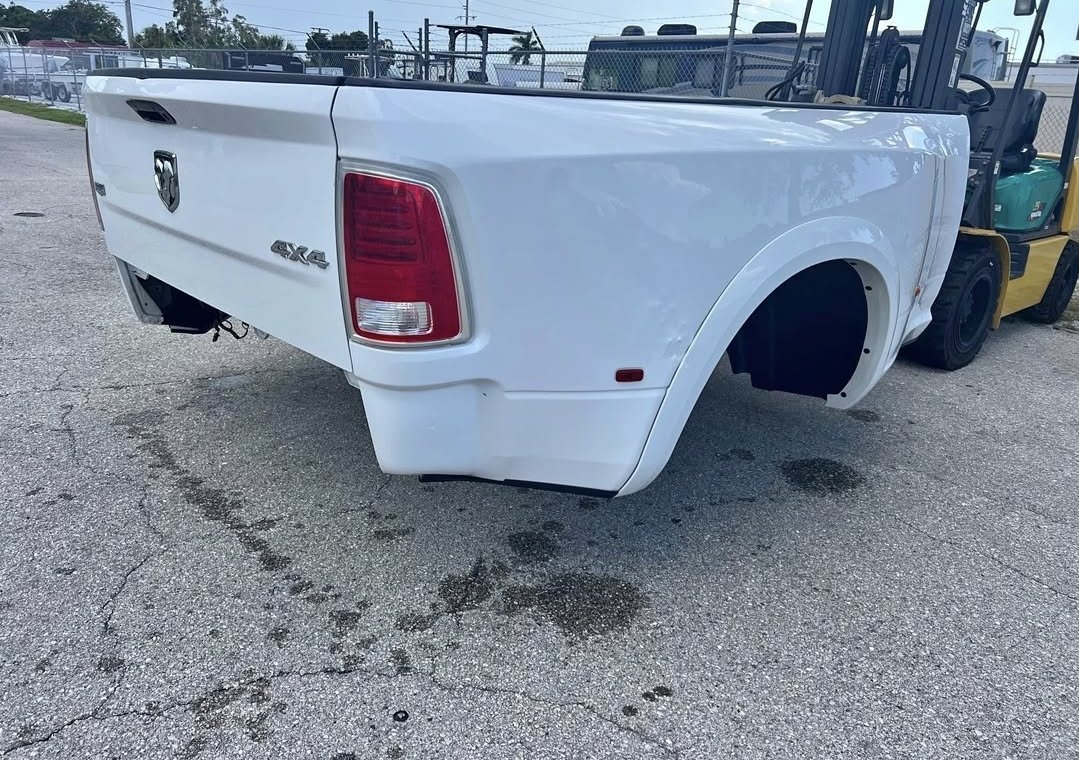 2010–2018 Ram 3500 Dually 8 ft Truck Bed with Fifth-Wheel Prep